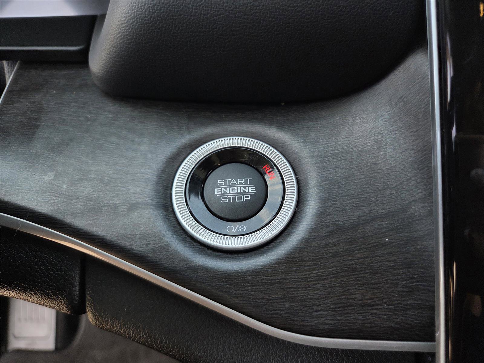 Used 2023 Jeep Grand Cherokee Limited AWD/4WD image 16