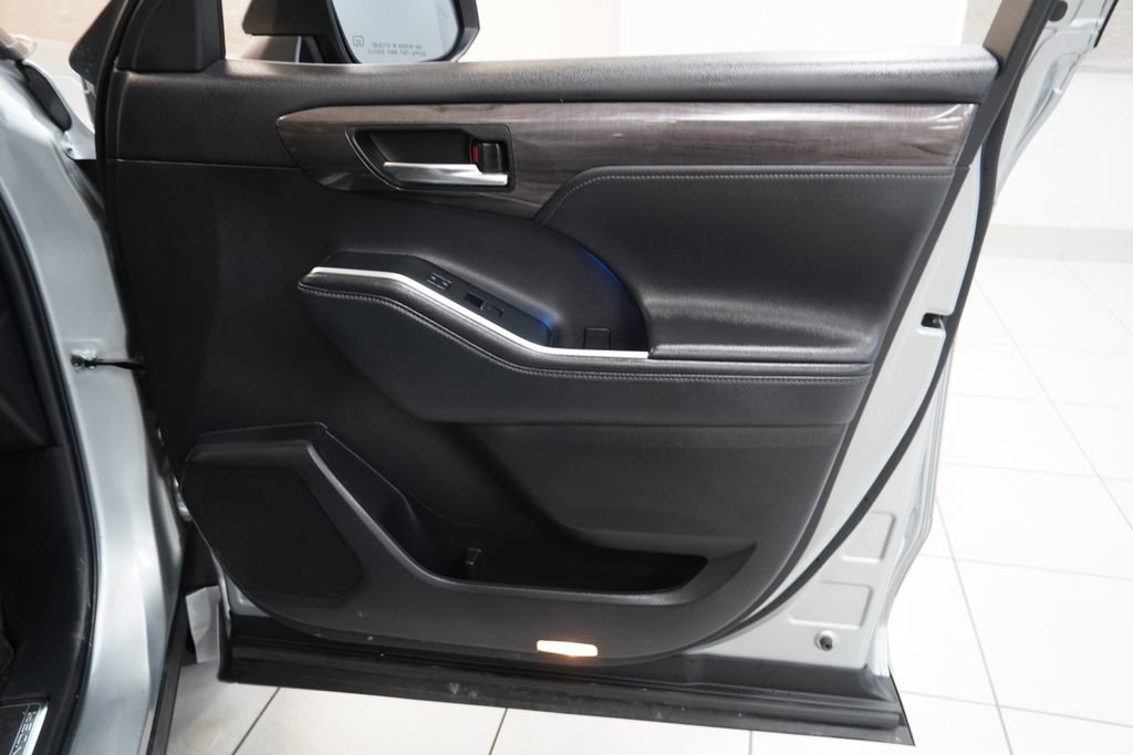 Used 2022 Toyota Highlander Platinum image 35