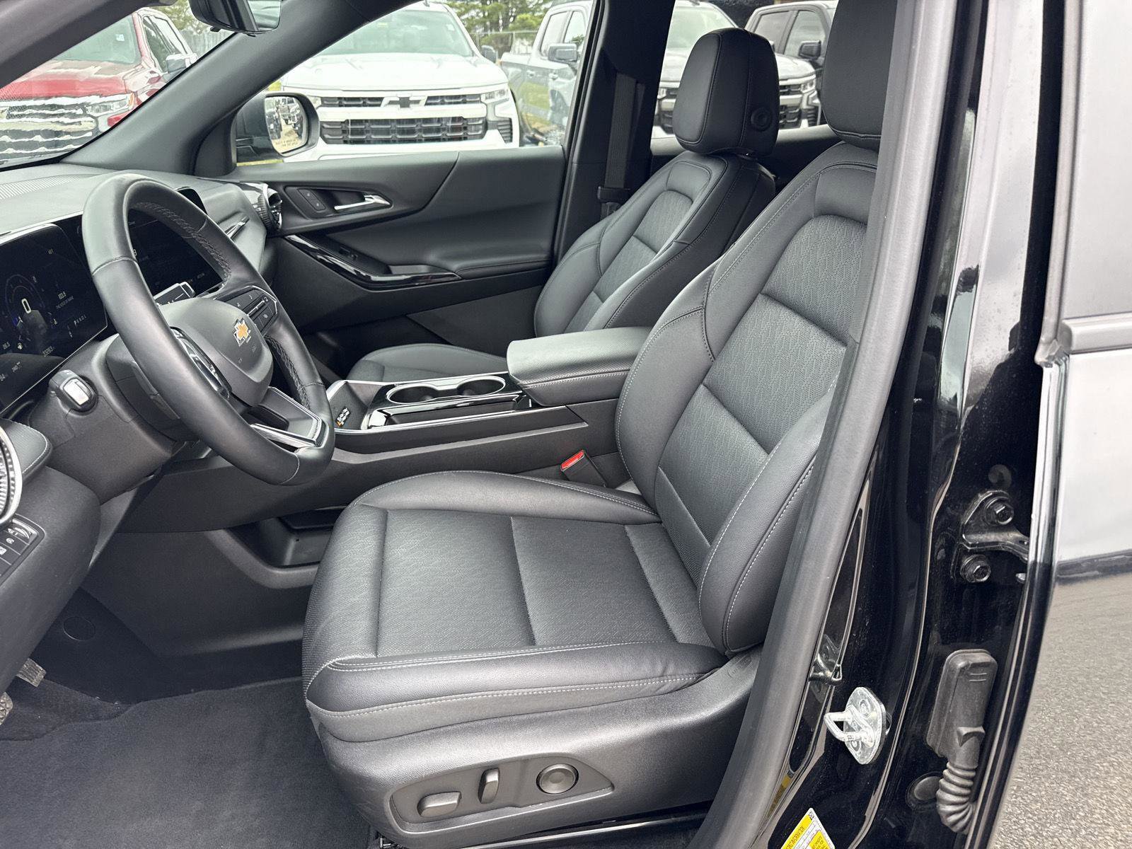 Used 2025 Chevrolet Equinox LT w/ Convenience Package II AWD/4WD image 10