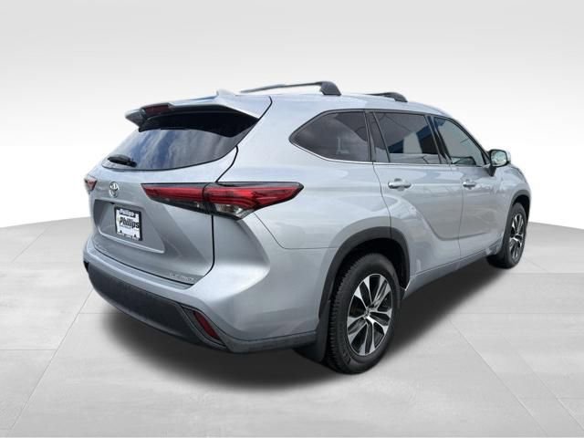 Used 2021 Toyota Highlander XLE AWD/4WD image 22