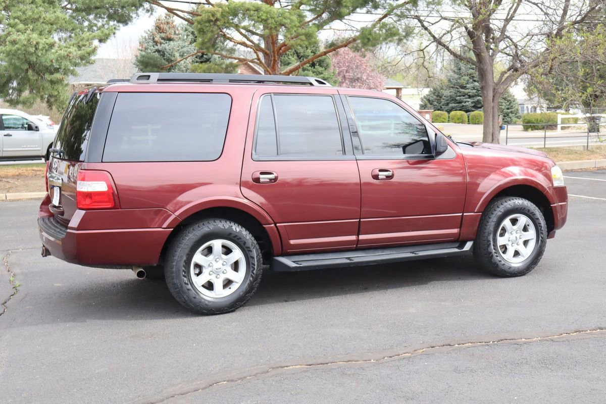 Used 2010 Ford Expedition XLT image 4