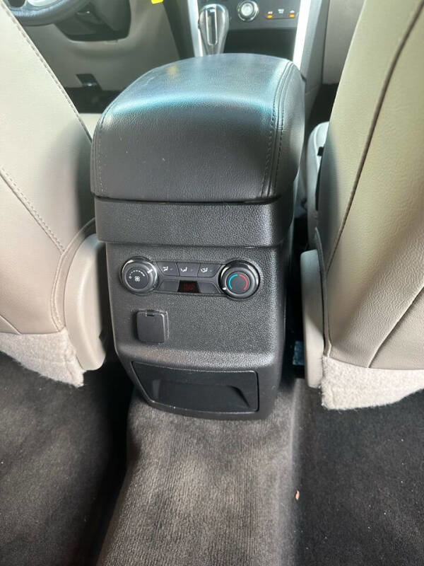 Used 2015 Ford Explorer XLT w/ Equipment Group 202B image 27