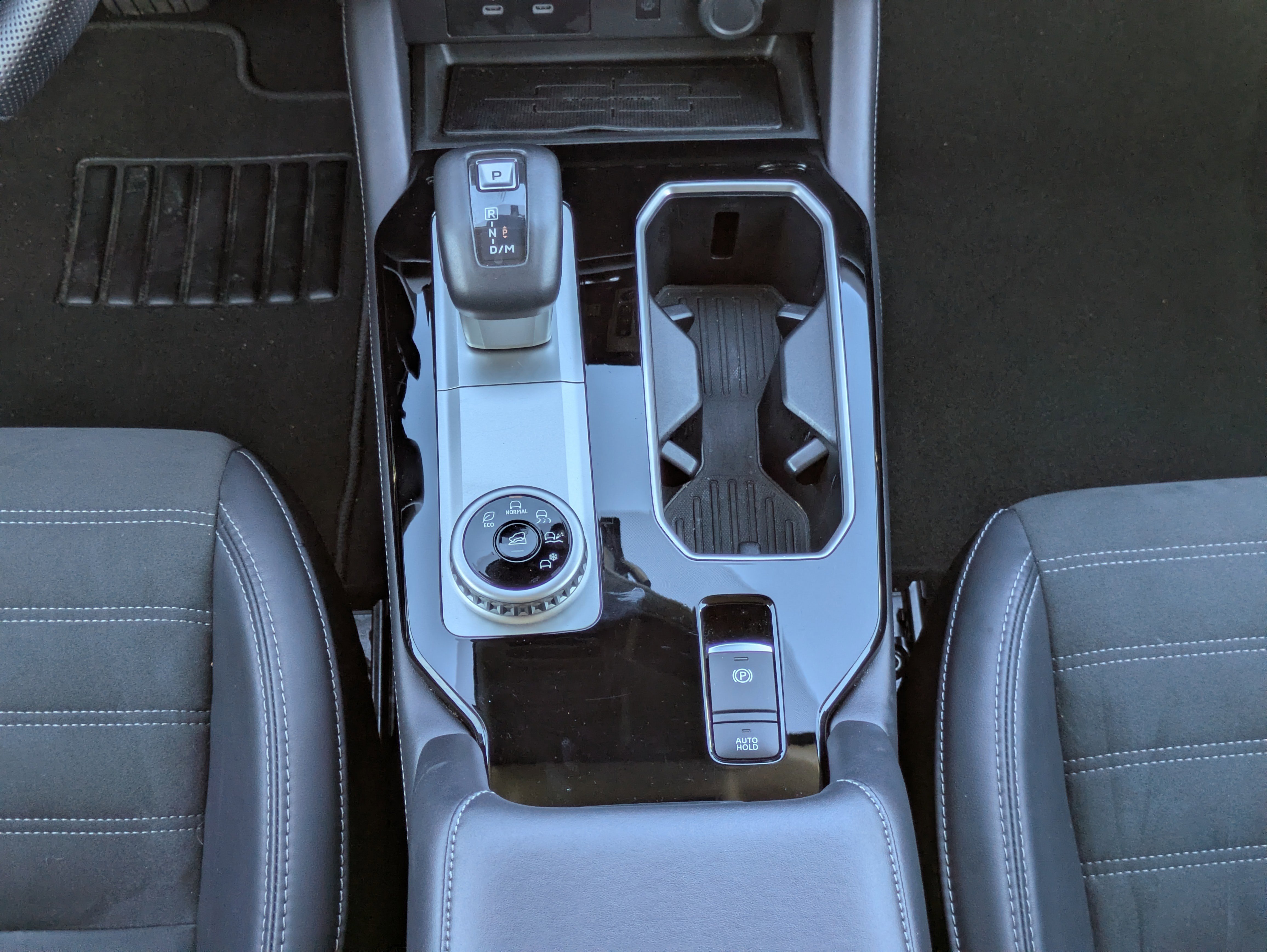 Used 2025 Mitsubishi Outlander SE image 6