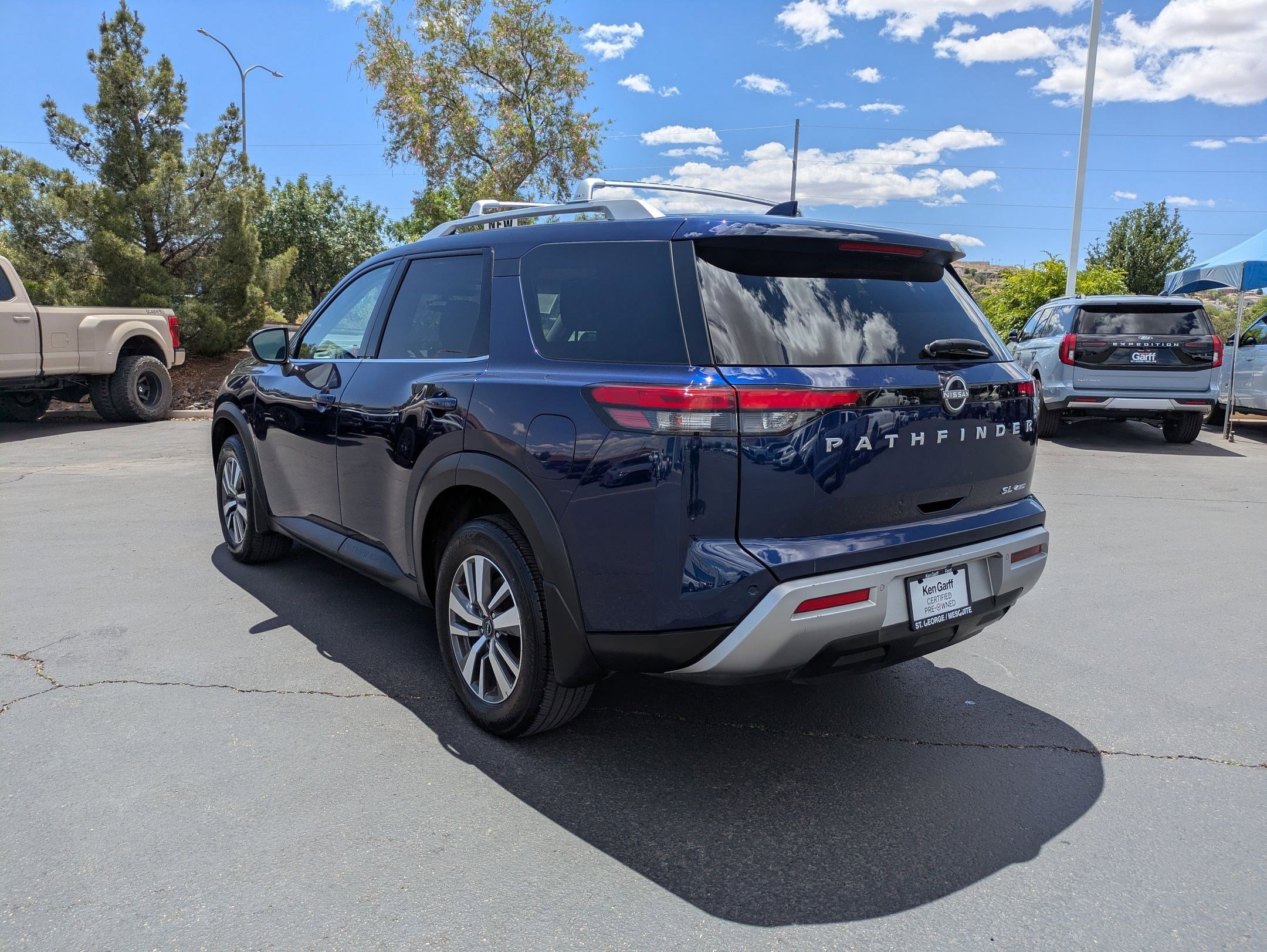 Used 2024 Nissan Pathfinder SL AWD/4WD image 5