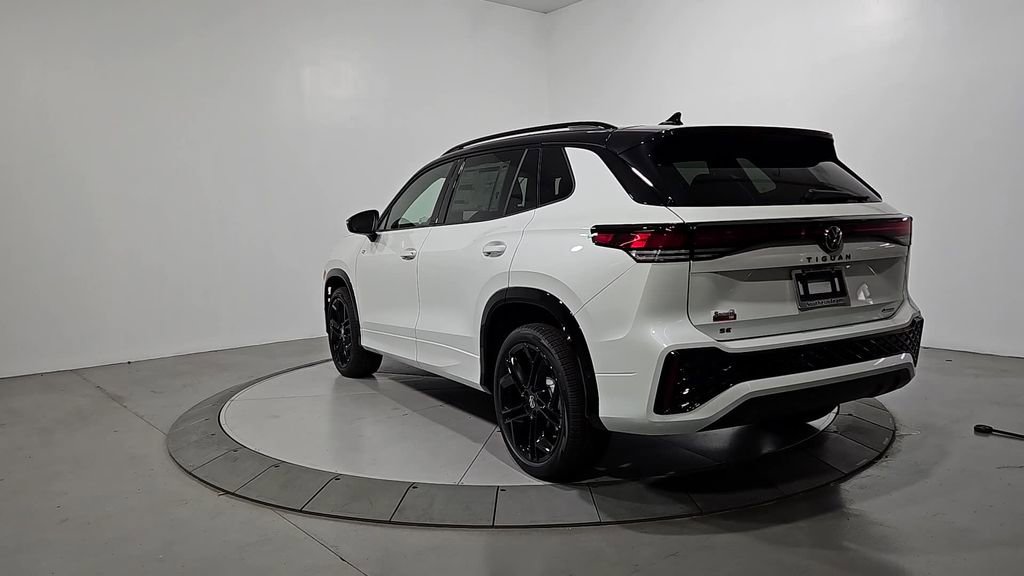 New 2026 Volkswagen Tiguan SE R-Line image 3