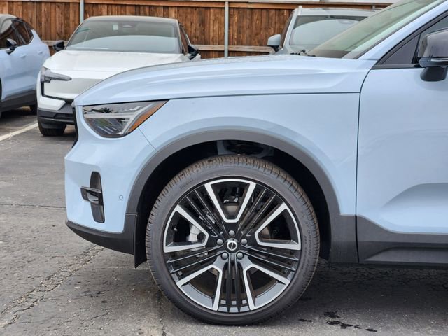 Used 2025 Volvo XC40 B5 Ultra w/ Climate Package image 12