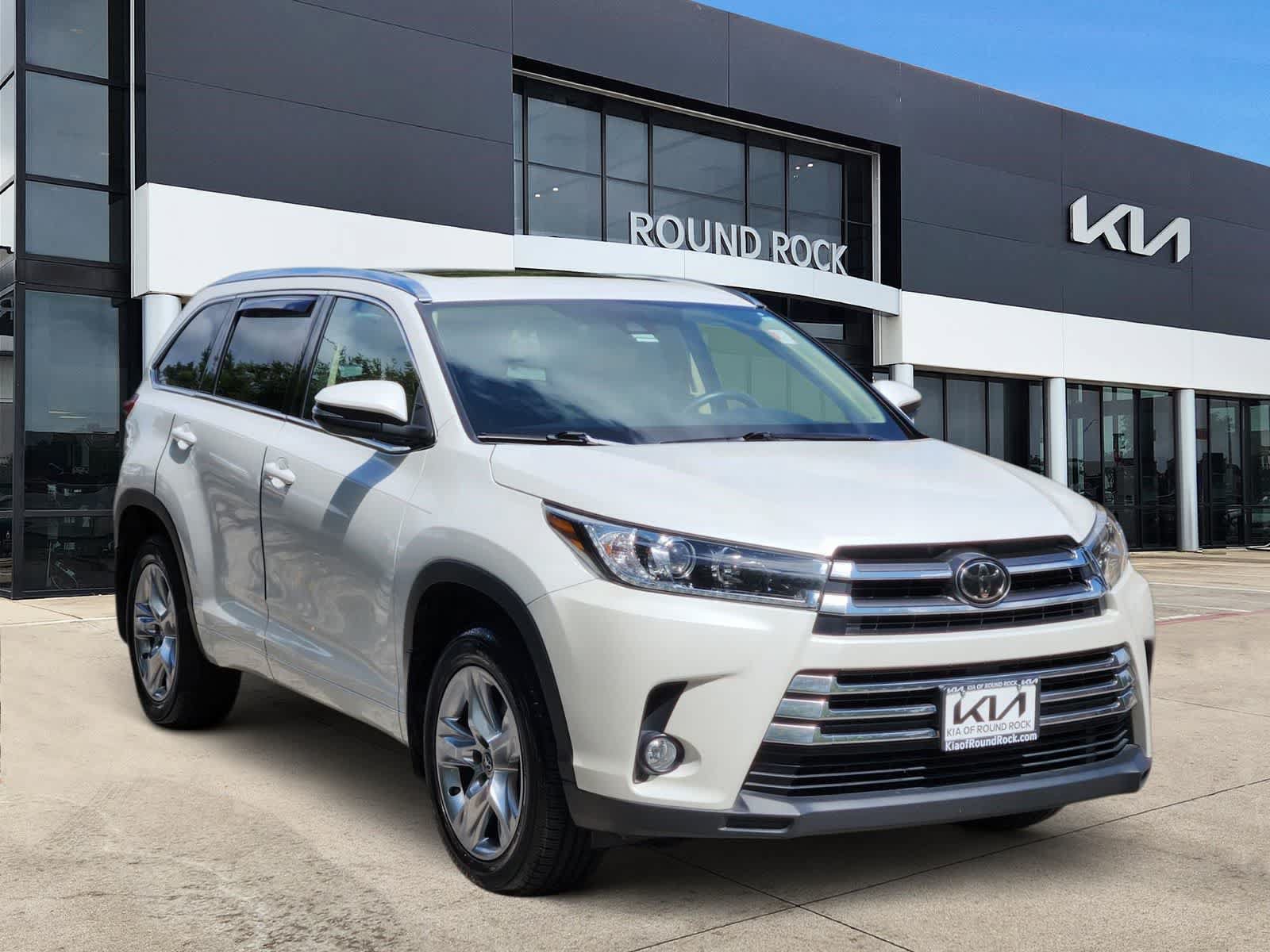 Used 2017 Toyota Highlander Limited FWD image 3