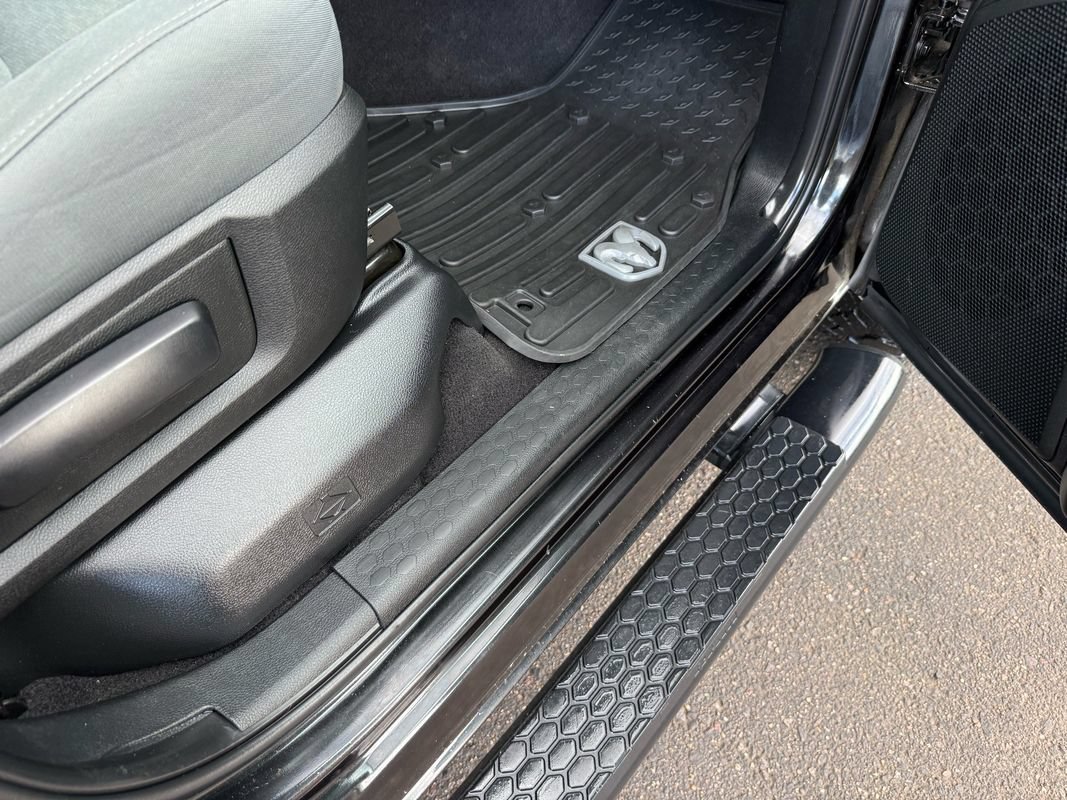 Used 2018 RAM 1500 Express w/ Express Value Package AWD/4WD image 32
