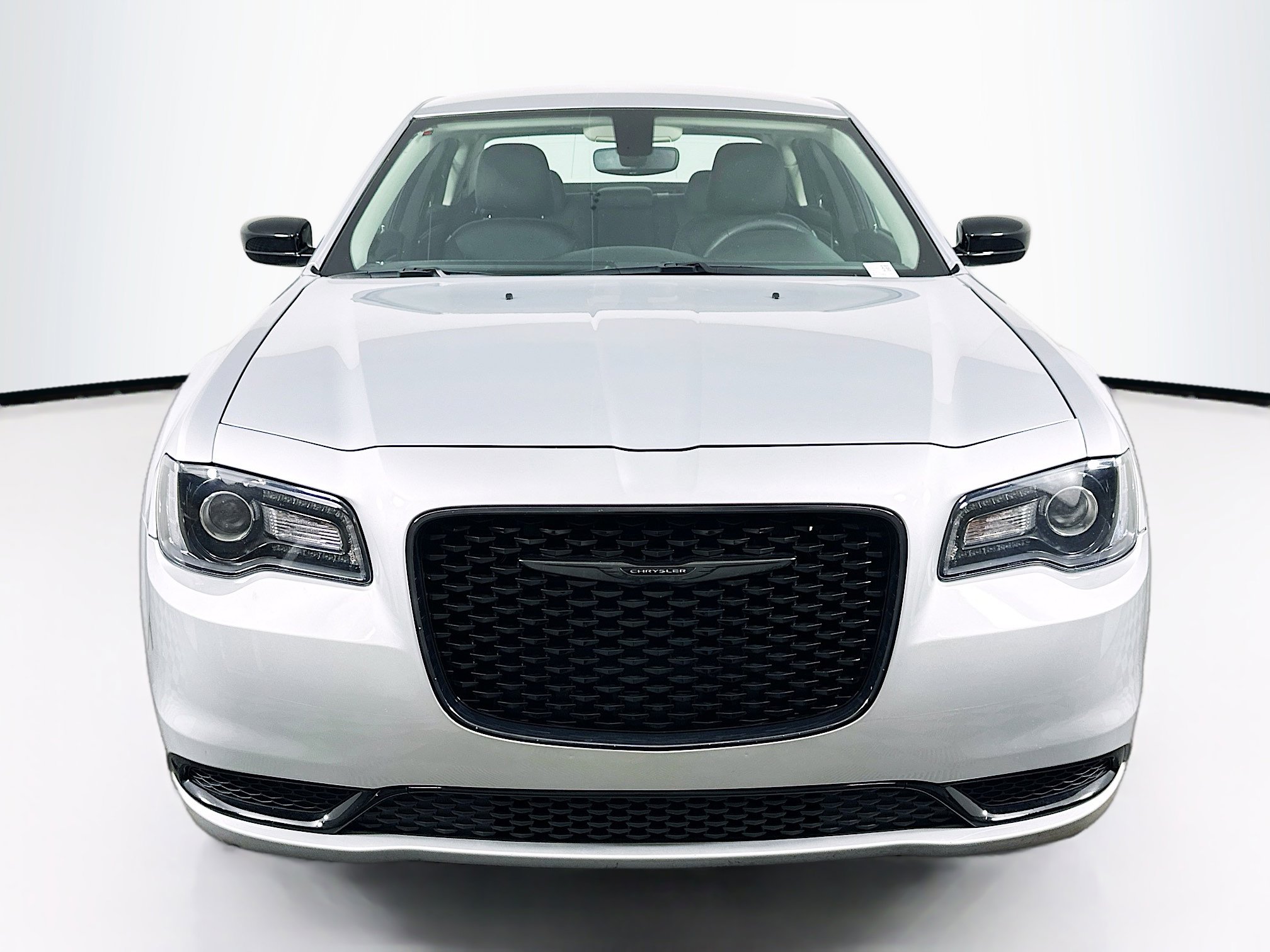 Used 2023 Chrysler 300 Touring w/ Sport Appearance Package image 2