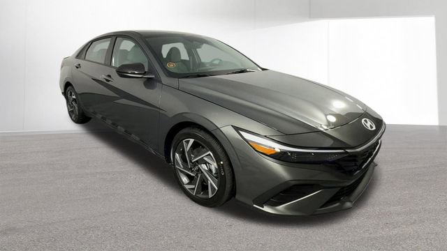 Used 2025 Hyundai Elantra Sport FWD image 2