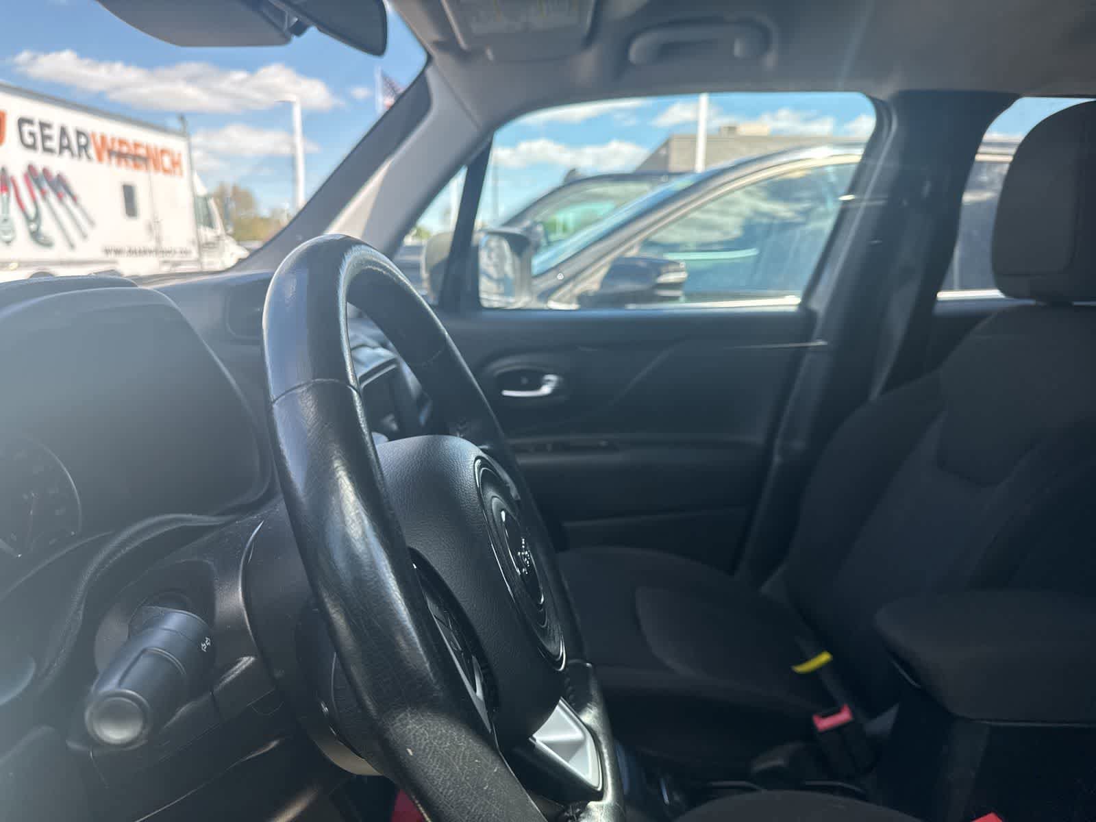 Used 2019 Jeep Renegade Latitude w/ Cold Weather Group AWD/4WD image 31