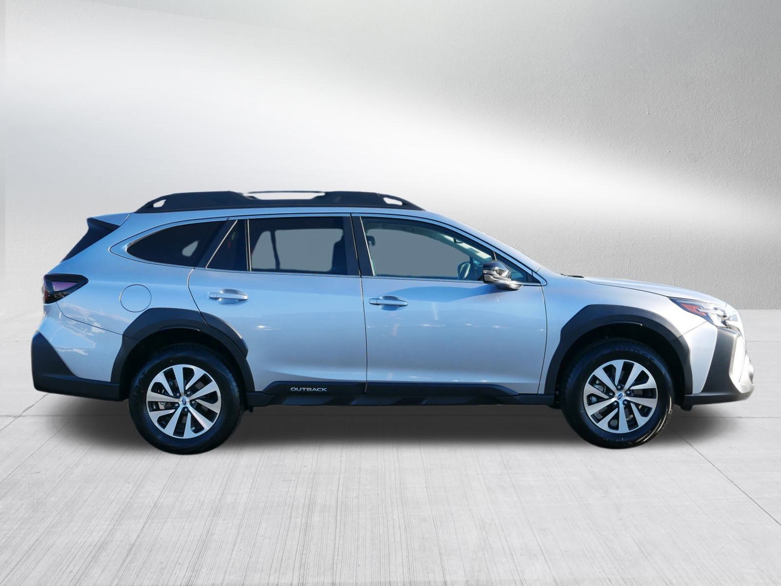 Used 2025 Subaru Outback Premium image 8