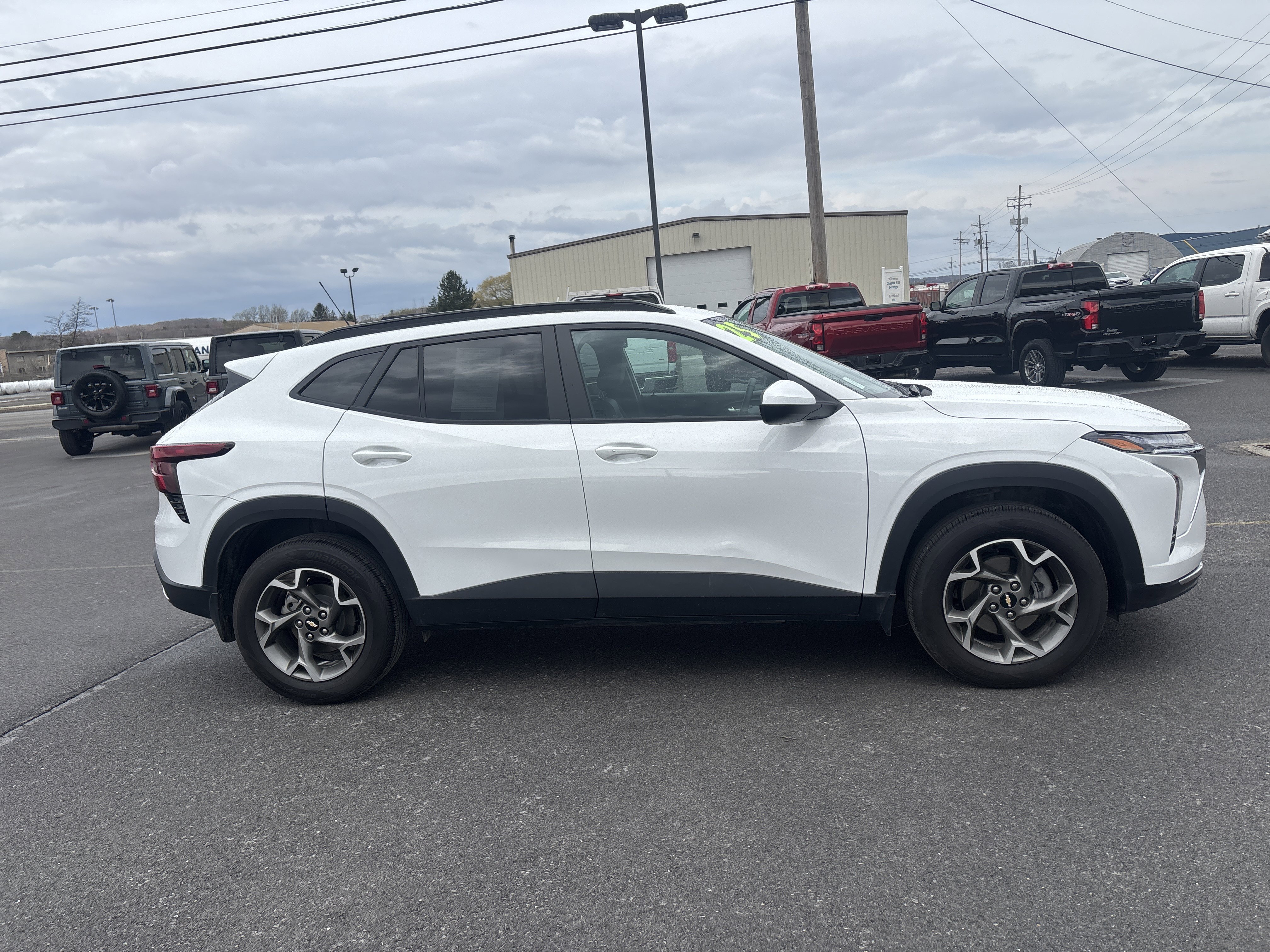 Used 2025 Chevrolet Trax LT w/ Driver Confidence Package image 2