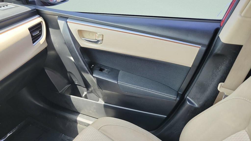 Used 2014 Toyota Corolla LE FWD image 13