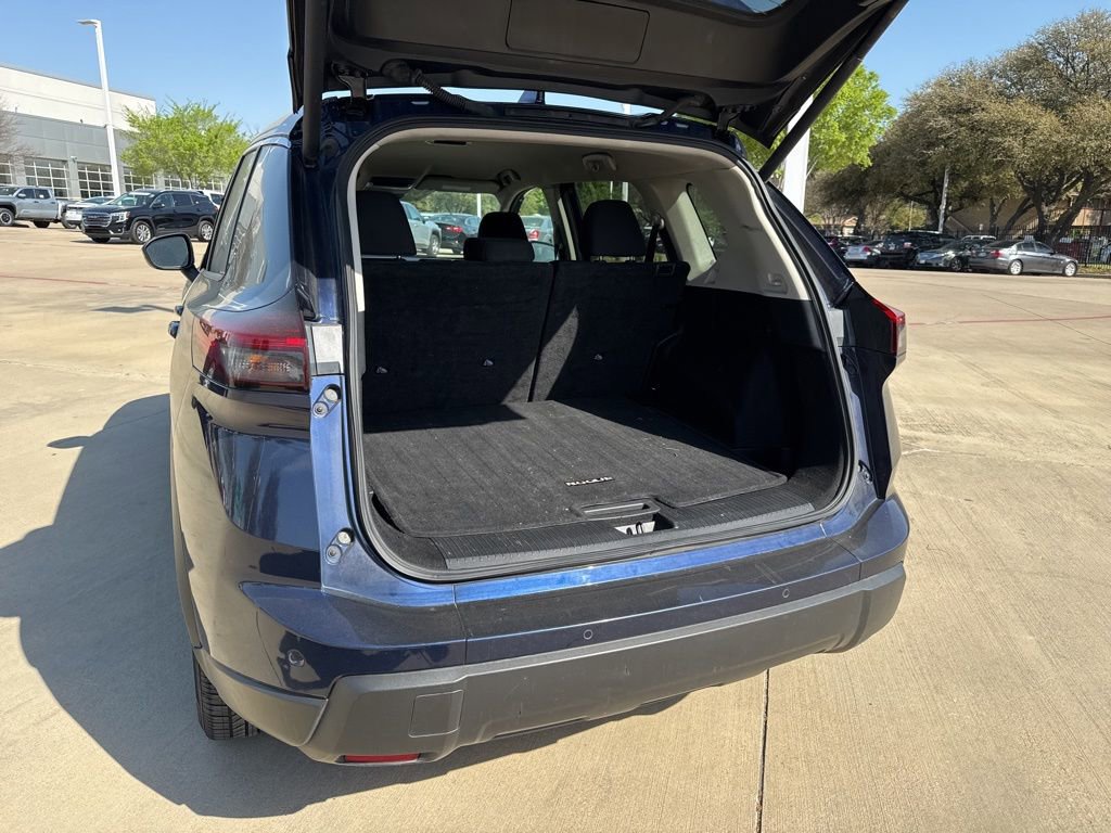 Used 2024 Nissan Rogue SV image 13