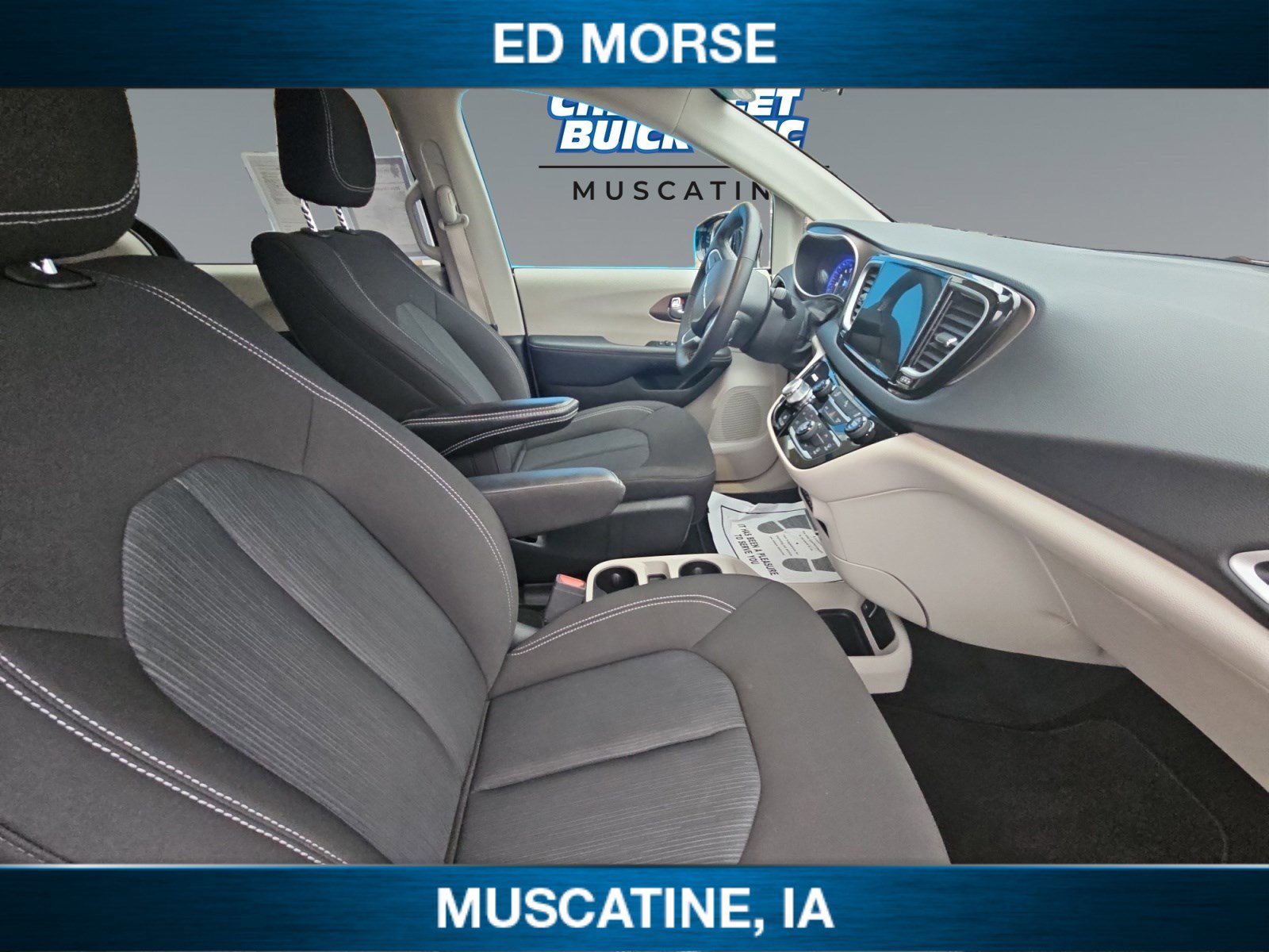 Used 2024 Chrysler Voyager LX image 16