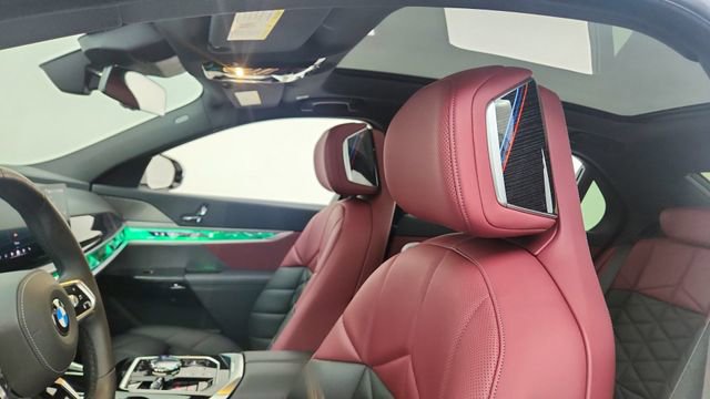Used 2025 BMW 740i image 32