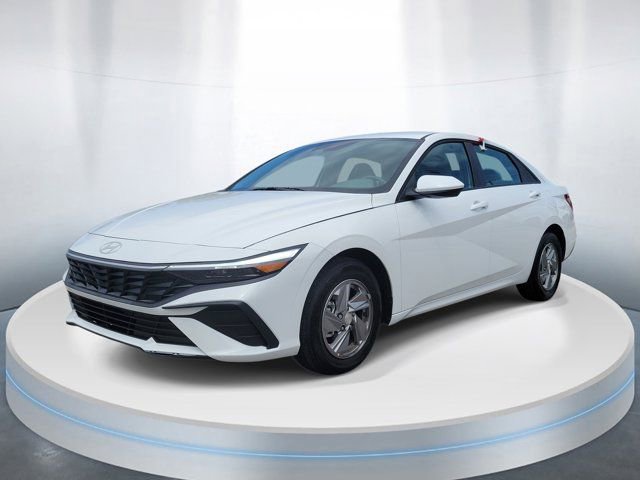 Certified 2025 Hyundai Elantra SE w/ Cargo Package FWD image 2