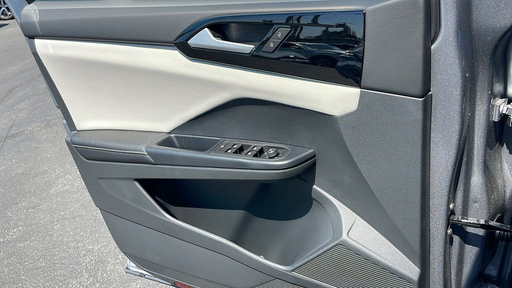New 2025 Volkswagen Taos S image 25