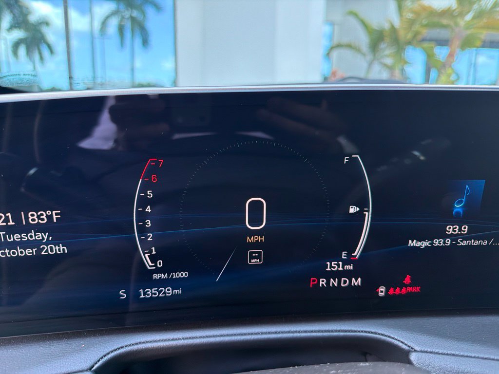 Used 2024 Cadillac XT4 Premium Luxury FWD image 2