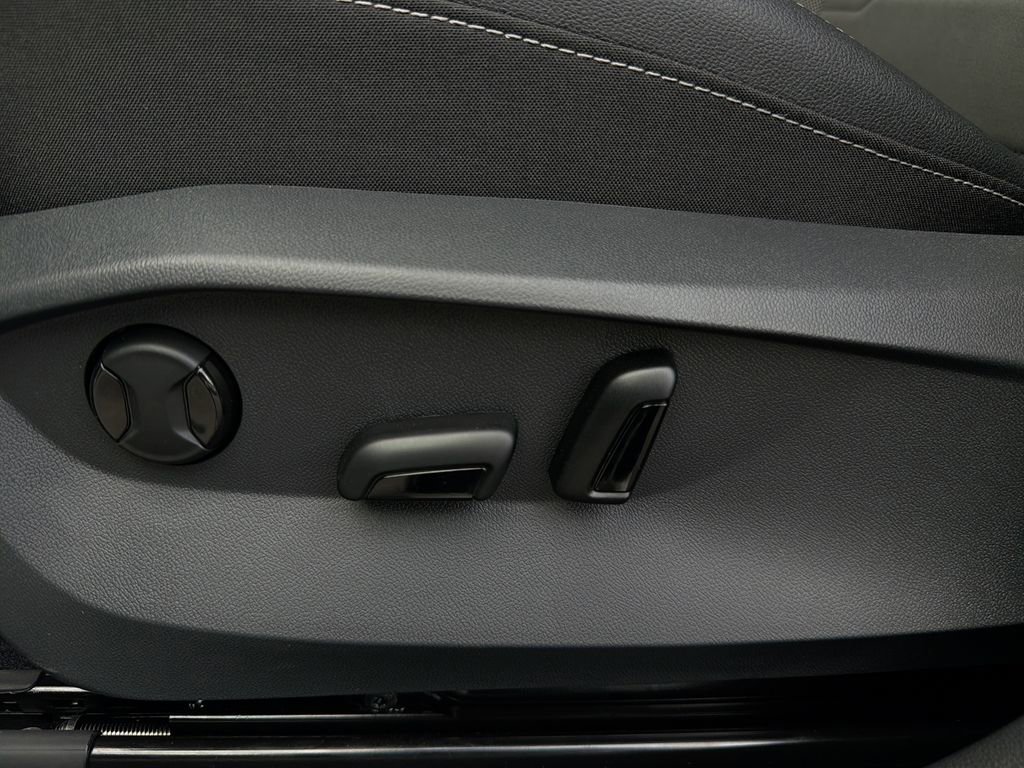 New 2026 Volkswagen Taos SE AWD/4WD image 14