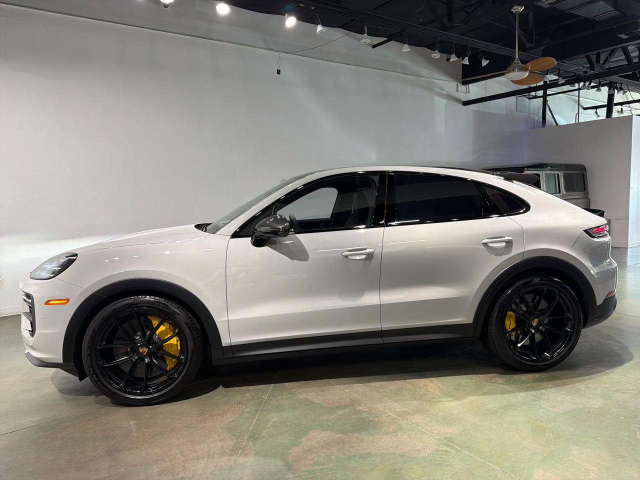 Used 2024 Porsche Cayenne Turbo GT AWD/4WD image 4