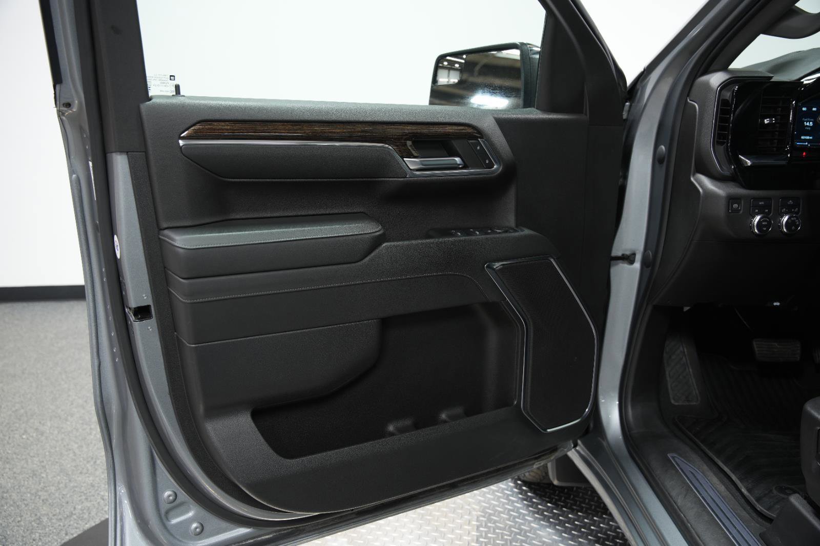 Used 2023 GMC Sierra 1500 SLE w/ Preferred Package image 22