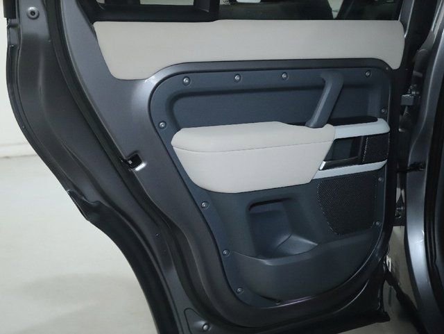 Used 2023 Land Rover Defender 110 SE image 35