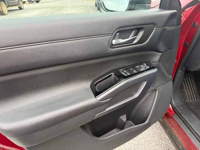 Used 2023 Nissan Pathfinder SL AWD/4WD image 30