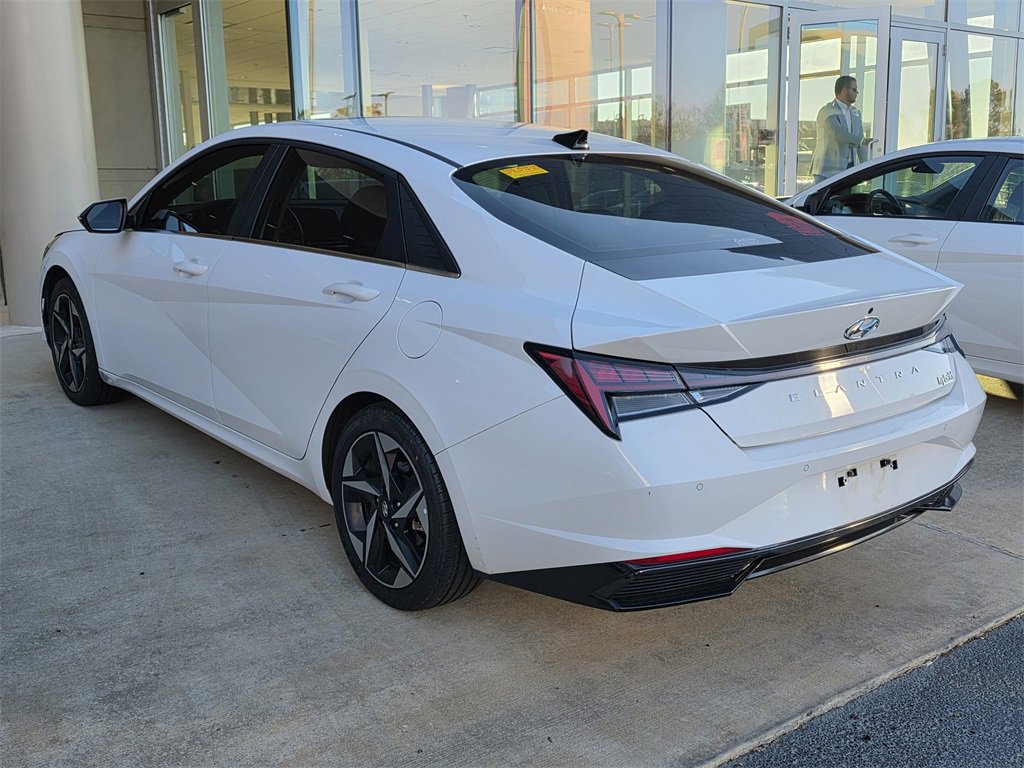 Used 2022 Hyundai Elantra Limited image 11