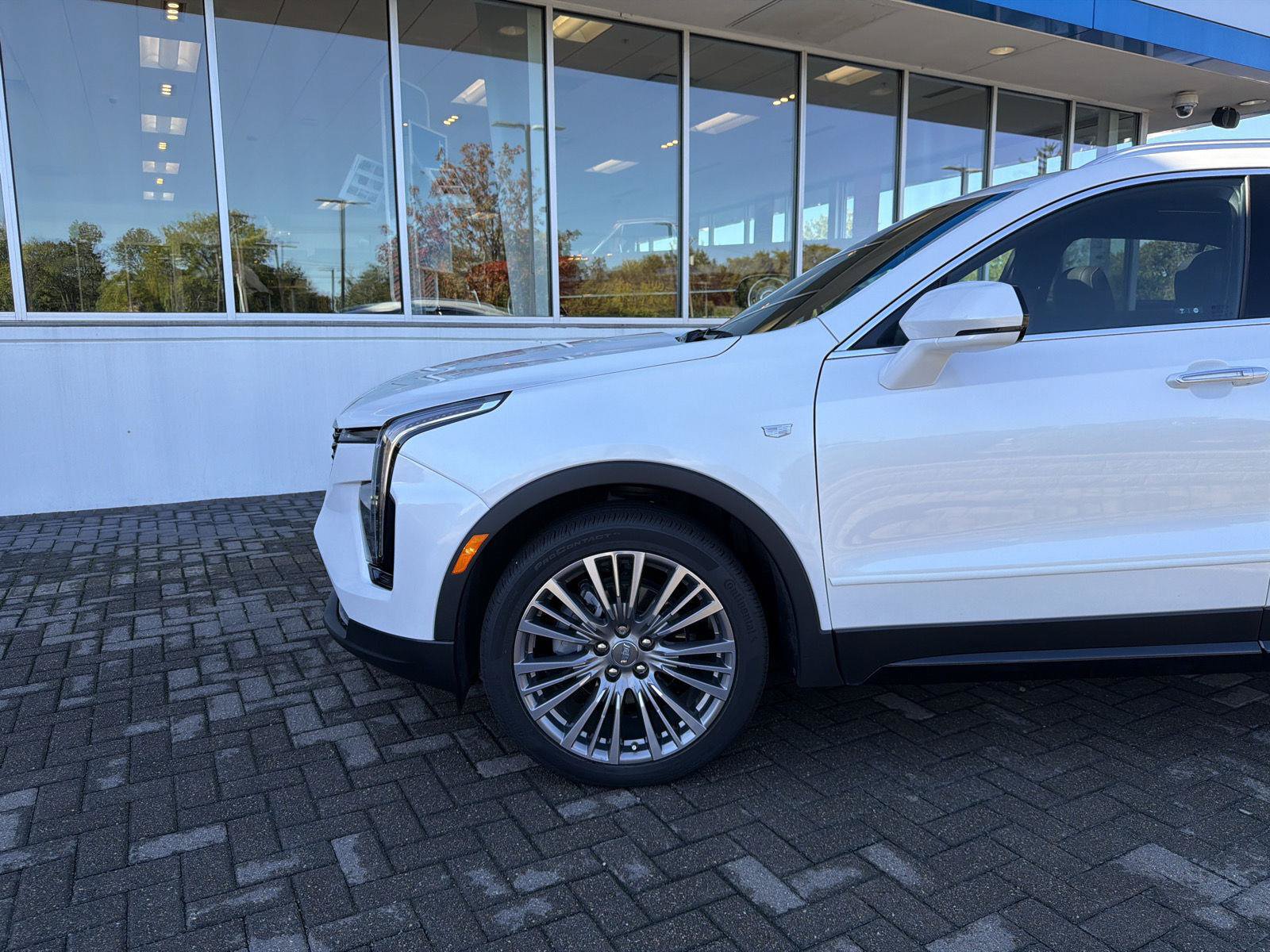 Used 2024 Cadillac XT4 Premium Luxury w/ Technology Package AWD/4WD image 9