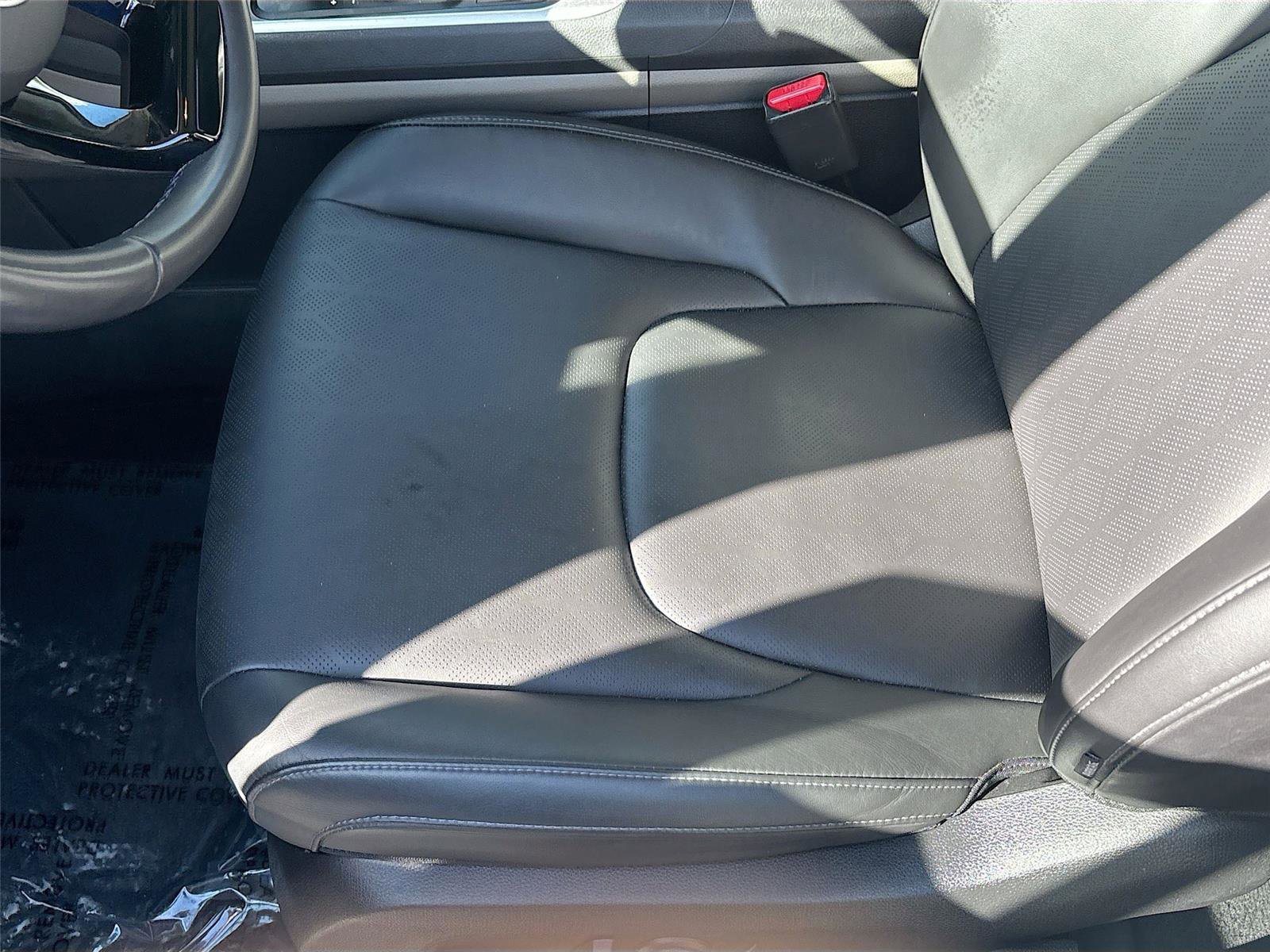 Used 2025 Kia Carnival FWD image 22