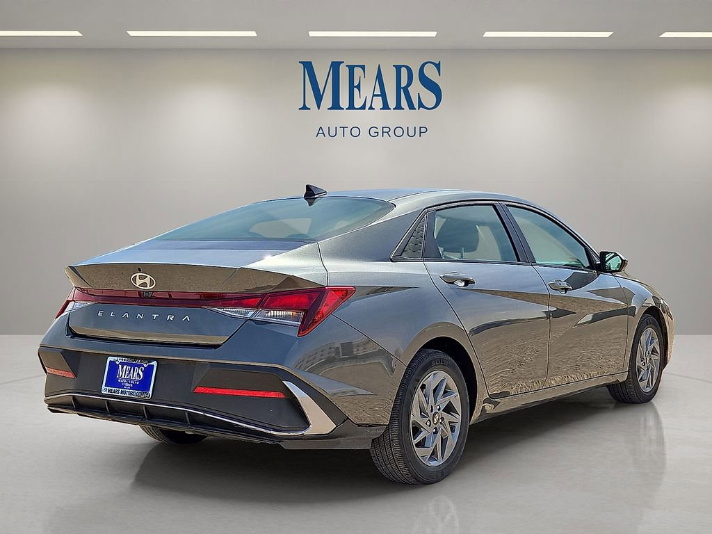 Used 2024 Hyundai Elantra SEL image 5