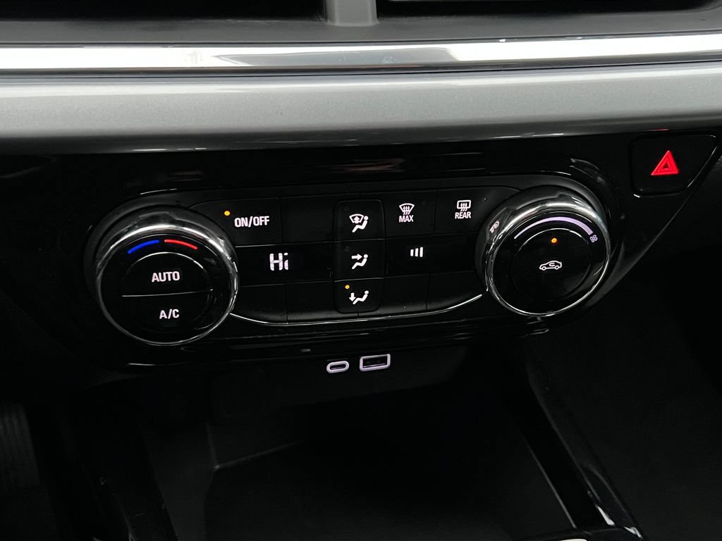 Used 2025 Chevrolet Trax LT FWD image 25