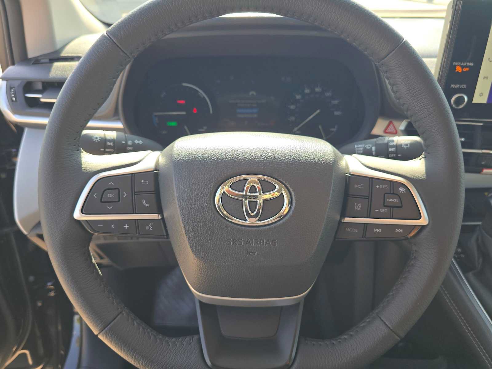 Used 2026 Toyota Sienna XLE FWD image 24