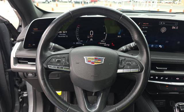 Used 2024 Cadillac XT4 Premium Luxury image 8