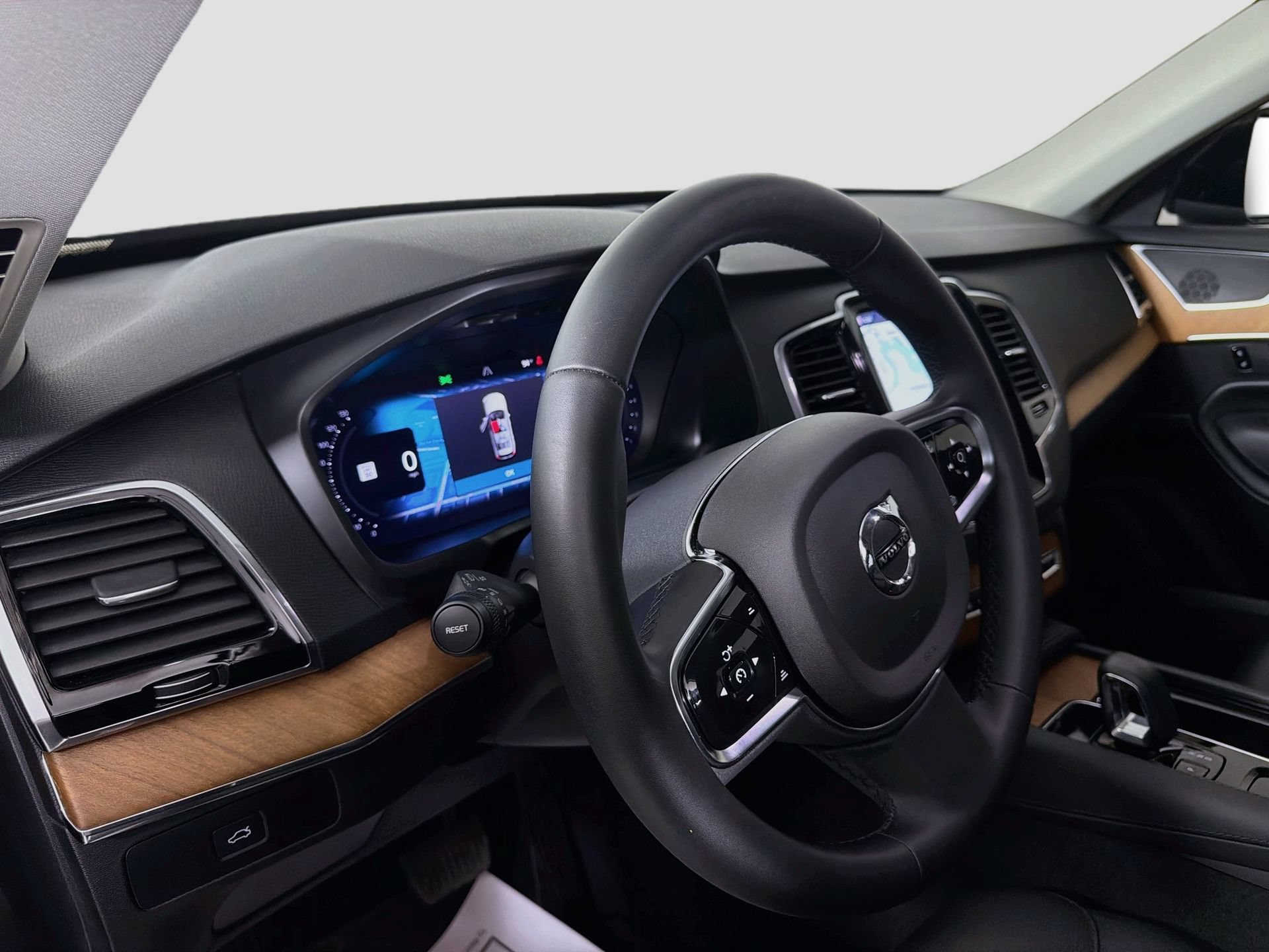 Certified 2024 Volvo XC90 B5 Plus w/ Protection Package Premier AWD/4WD image 10