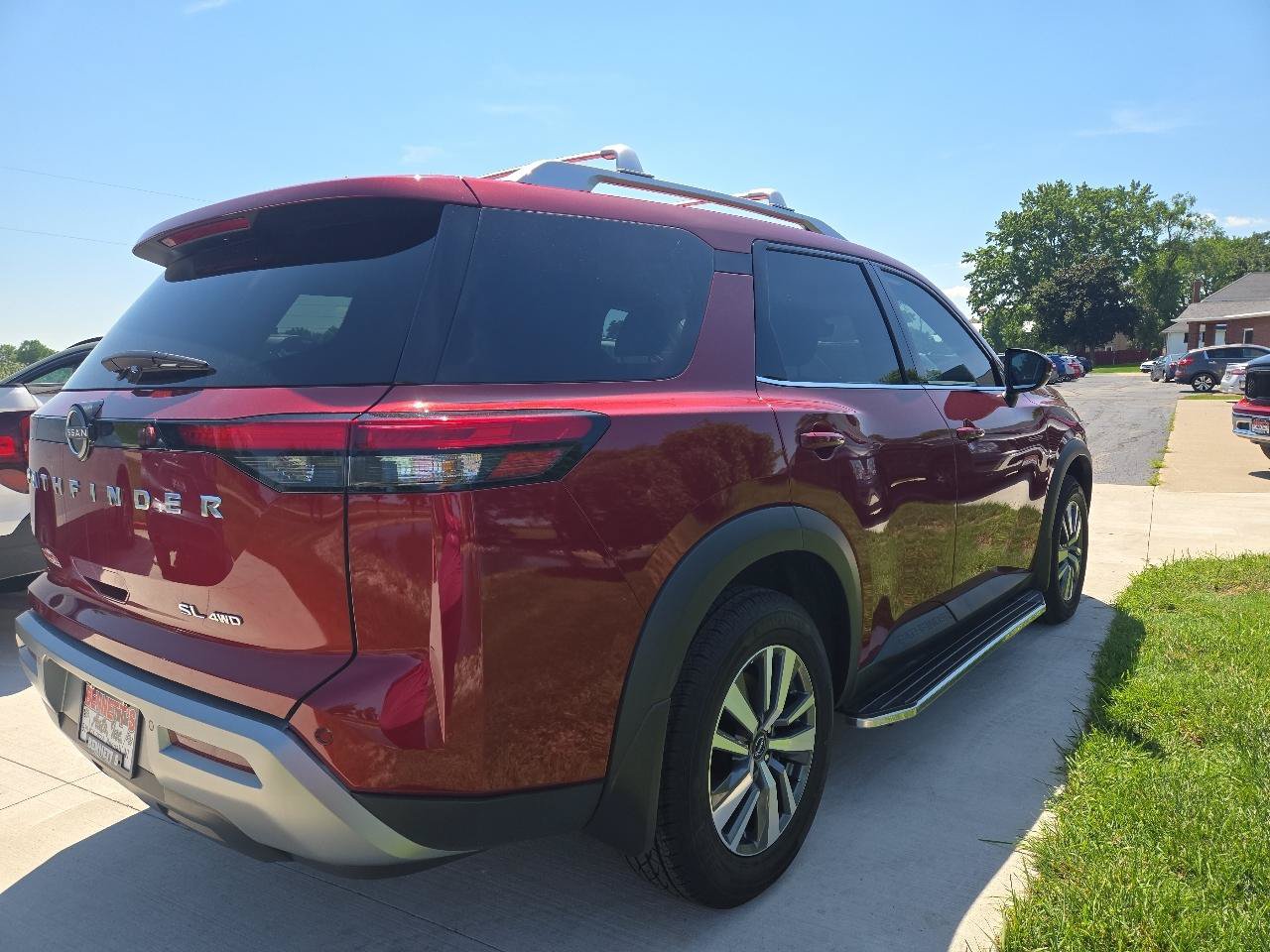 Used 2024 Nissan Pathfinder SL w/ Cargo Package AWD/4WD image 4