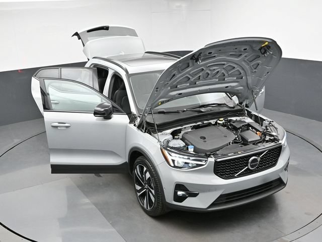 Used 2025 Volvo XC40 B5 Plus AWD/4WD image 49