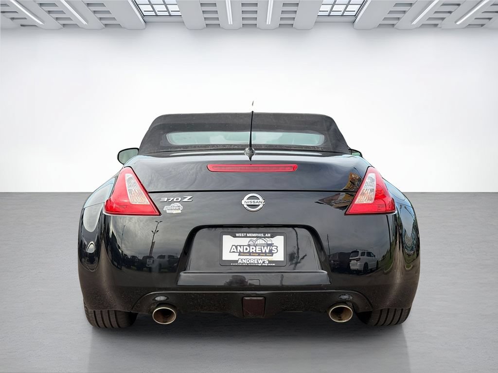 Used 2011 Nissan 370Z Touring RWD image 8