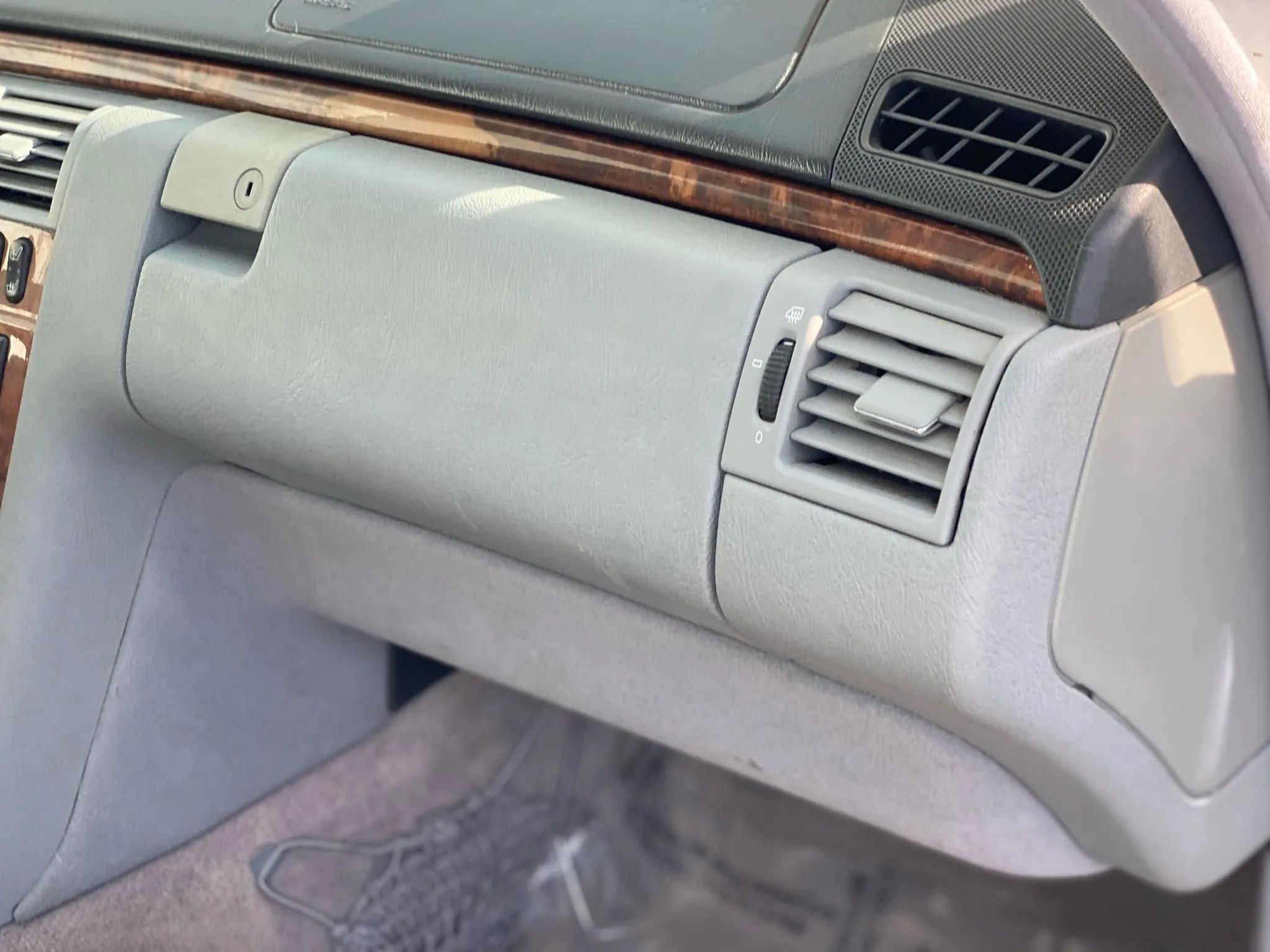 Used 1999 Mercedes-Benz E 320 Sedan image 13