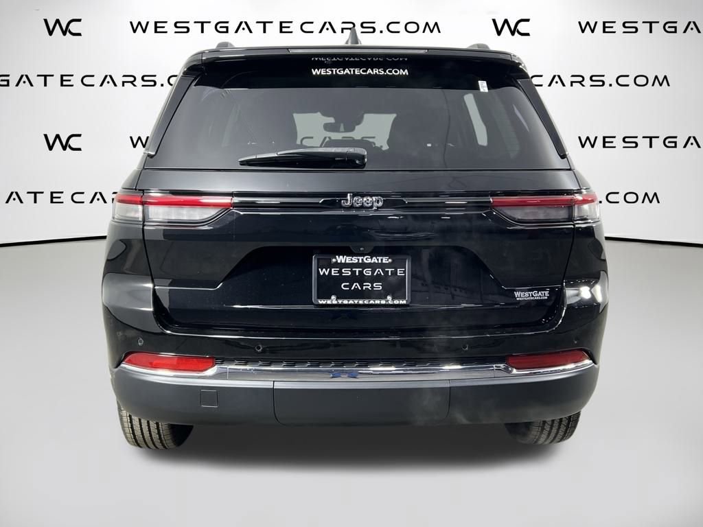 Used 2023 Jeep Grand Cherokee Laredo image 4