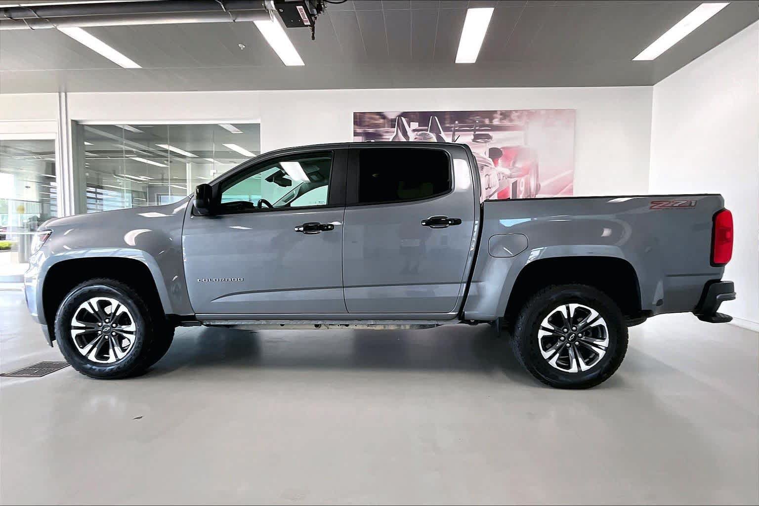 Used 2021 Chevrolet Colorado Z71 AWD/4WD image 3