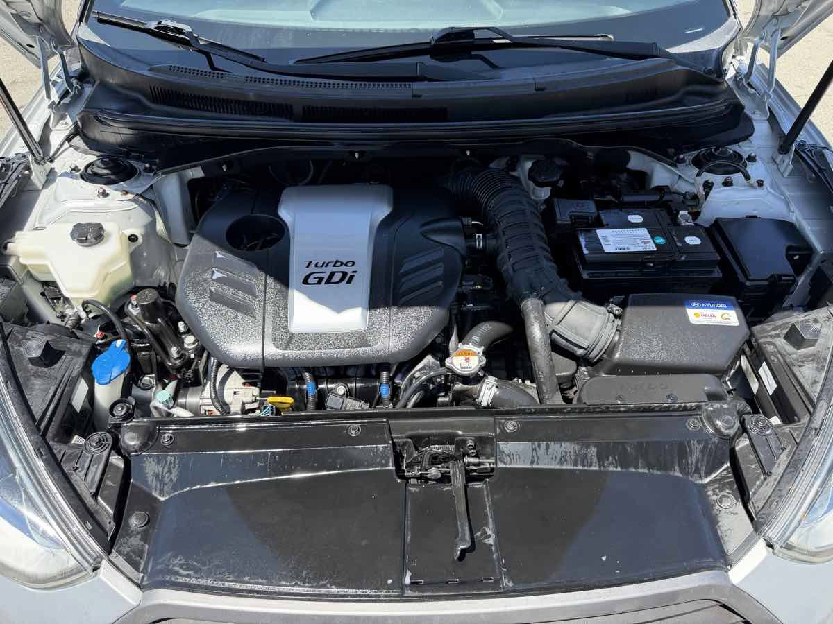 Used 2016 Hyundai Veloster Turbo FWD image 19