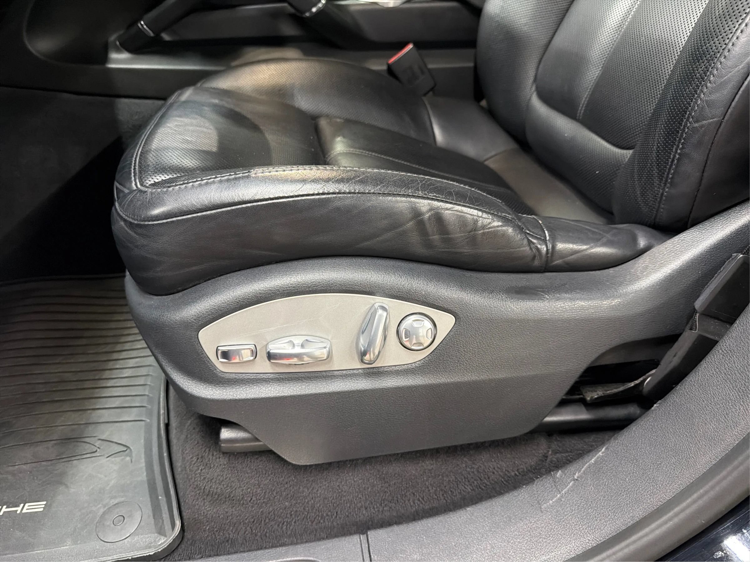Used 2017 Porsche Cayenne S AWD/4WD image 33