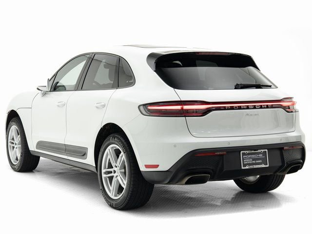 Certified 2025 Porsche Macan image 3