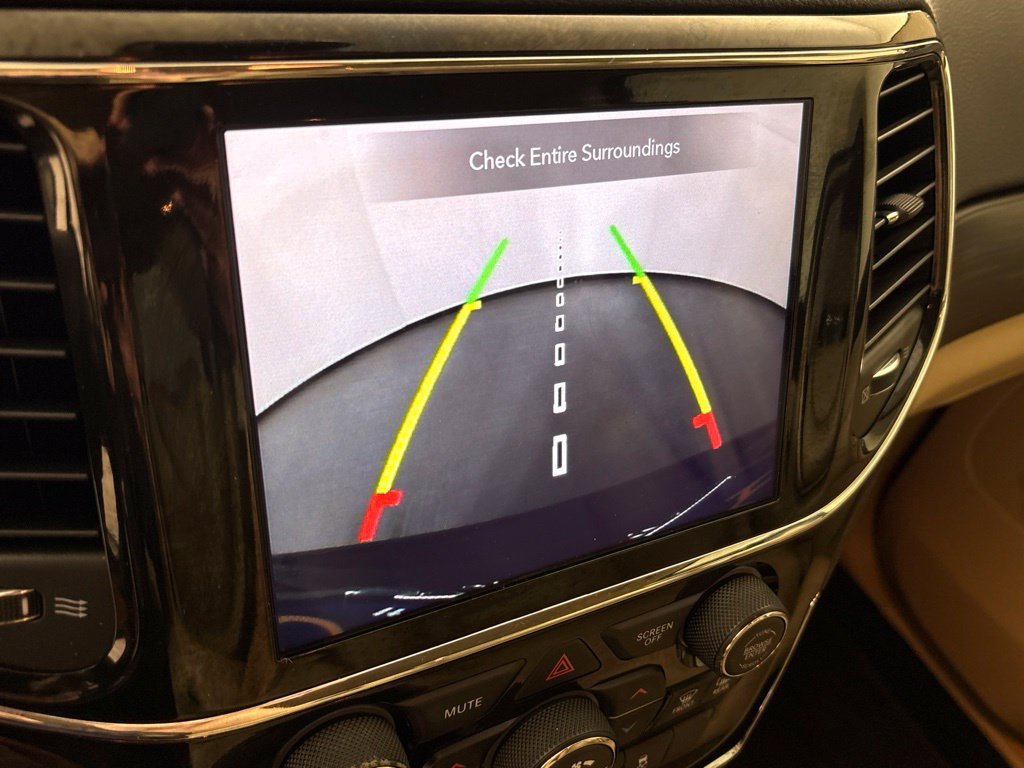 Used 2022 Jeep Grand Cherokee Laredo E RWD image 35