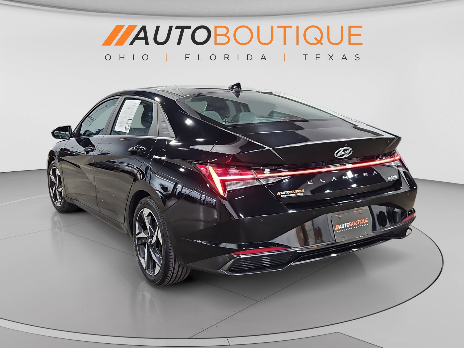 Used 2022 Hyundai Elantra Limited w/ Cargo Package FWD image 3