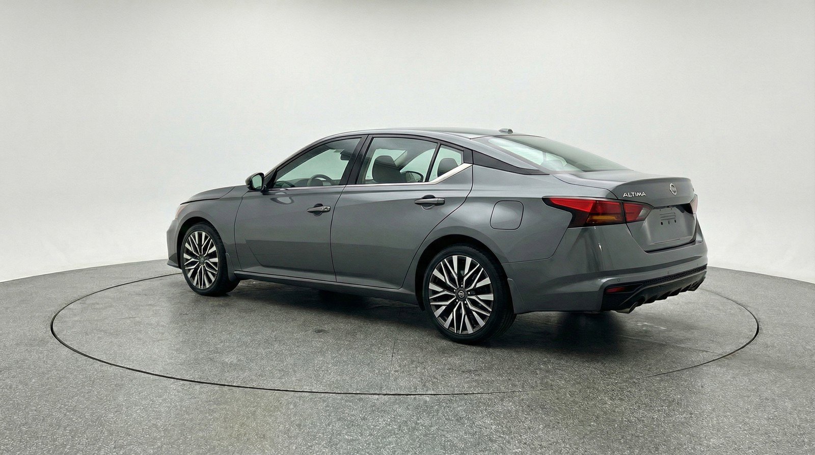 Used 2025 Nissan Altima 2.5 SV FWD image 6