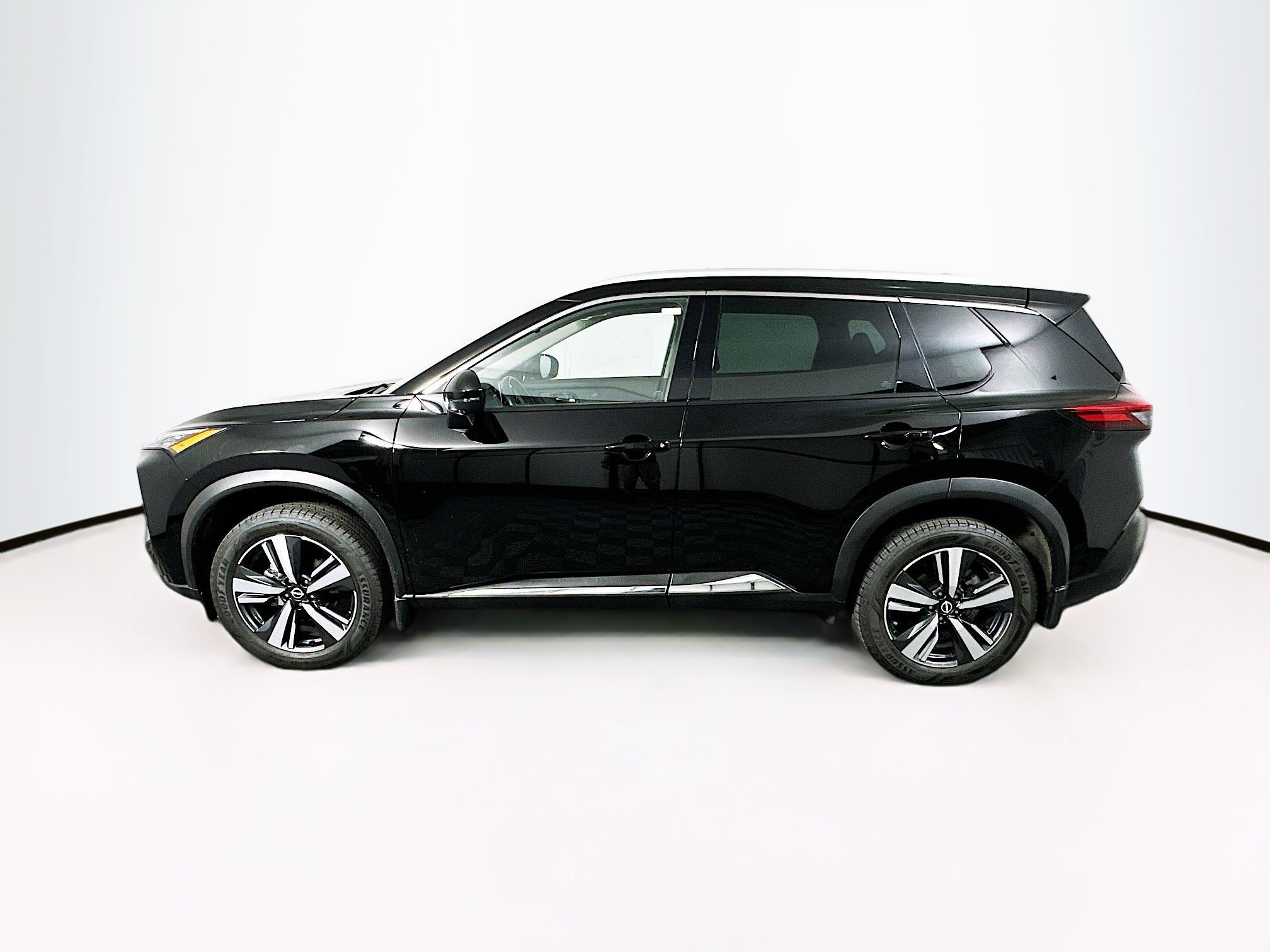 Used 2023 Nissan Rogue SL image 4